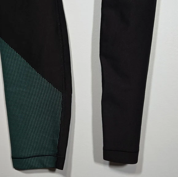 Under Armour‎ Women’s Black and Green Compression Leggings Size Medium - Picture 6 of 6